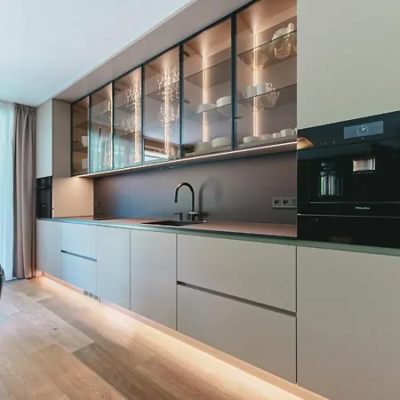 Days - Stylish With Terrace - Parking - Quiet Area *
