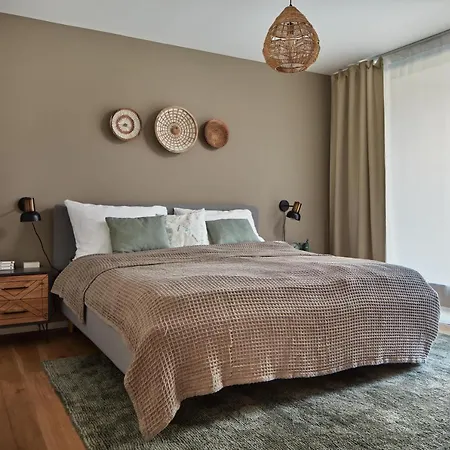 Apartment Days - Stylish With Terrace - Parking - Quiet Area