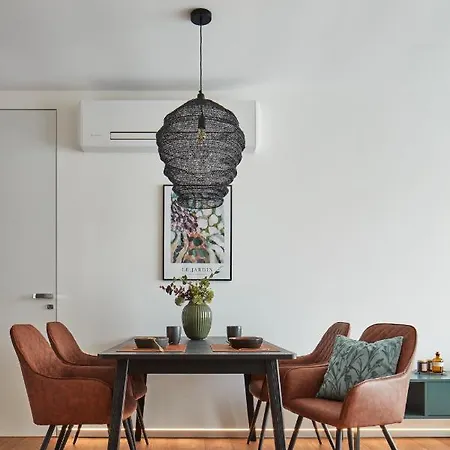 Days - Stylish With Terrace - Parking - Quiet Area Apartment Prague