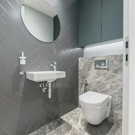 Days - Stylish With Terrace - Parking - Quiet Area Apartment *
