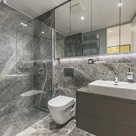 Days - Stylish With Terrace - Parking - Quiet Area Apartament