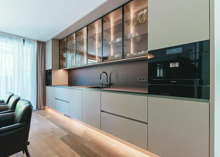 Days - Stylish With Terrace - Parking - Quiet Area *